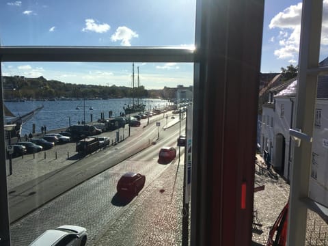 Sea view, Street view