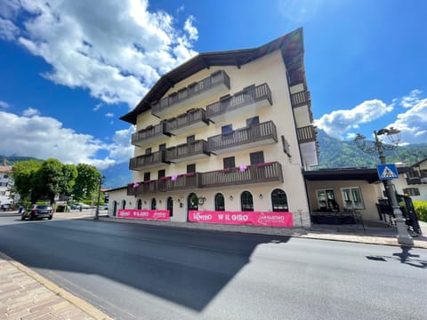 Property building, Day, Street view