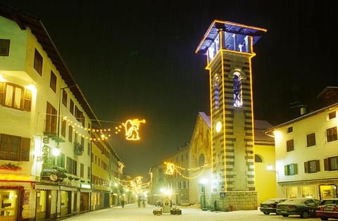 Night, City view, Location