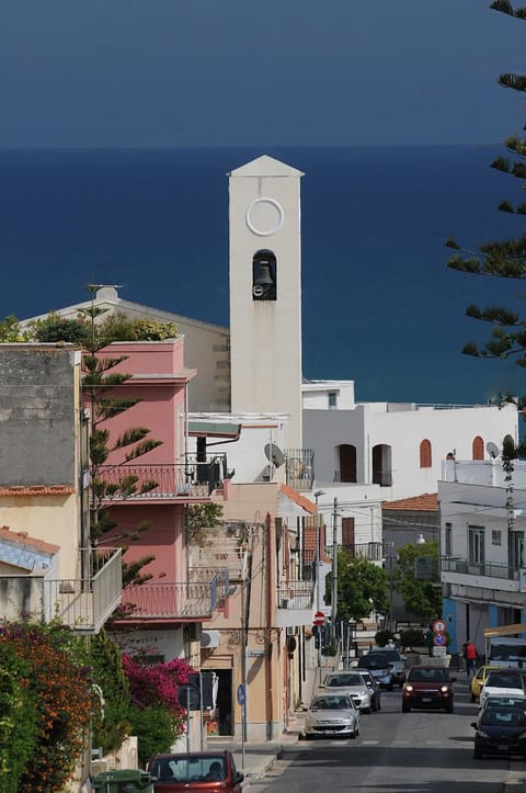 Neighbourhood, Location