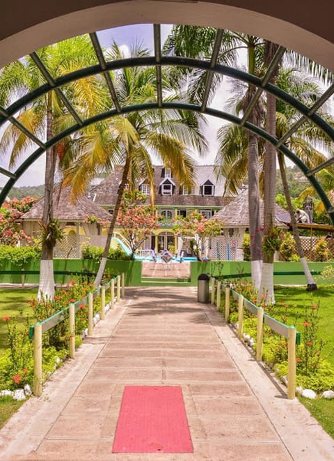 Facade/entrance