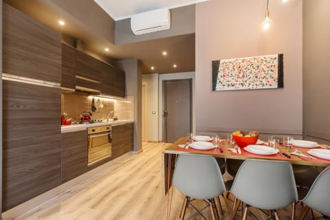 Kitchen or kitchenette, Decorative detail, Dining area