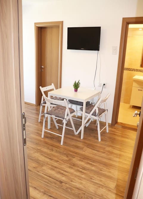 TV and multimedia, Living room, Dining area