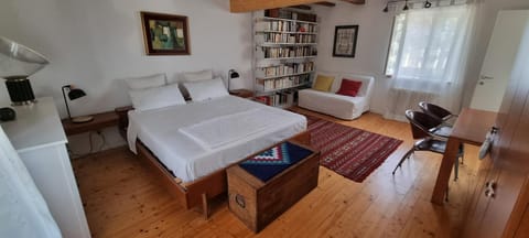 Bed, Library, Photo of the whole room