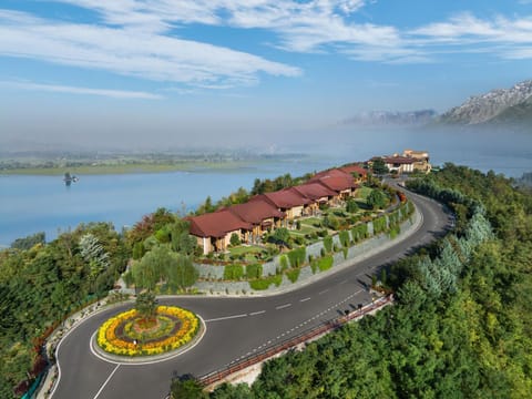 Property building, Bird's eye view, Lake view, Mountain view