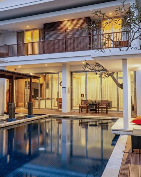 Patio, Pool view, Swimming pool, sunbed