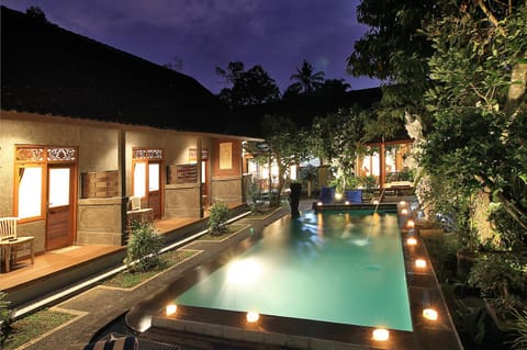 Property building, Garden, Garden, Balcony/Terrace, Balcony/Terrace, Floor plan, Dining area, On site, Garden view, Garden view, Landmark view, Landmark view, Pool view, Pool view, Swimming pool, Swimming pool, Sunset