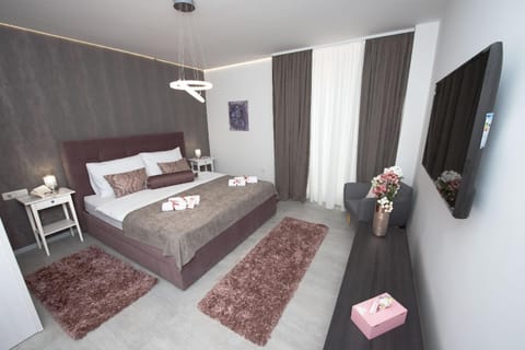 Bed, View (from property/room), Photo of the whole room, Decorative detail, Bedroom