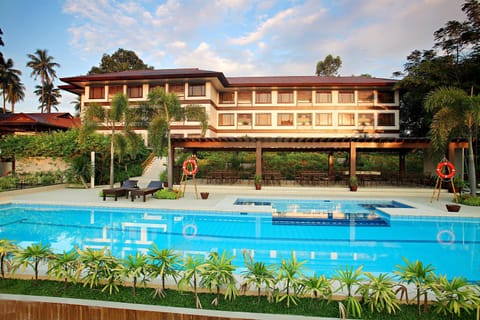 Swimming pool, Swimming pool