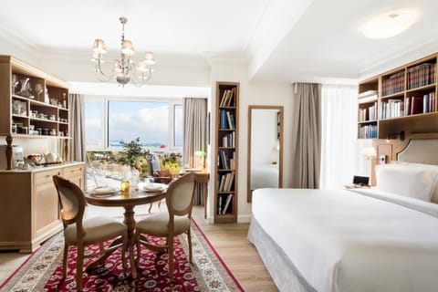 Restaurant/places to eat, Facade/entrance, Library, Balcony/Terrace, Lobby or reception, Lounge or bar, Decorative detail, Dining area, Landmark view, Sea view, Breakfast, Lunch, Dinner, Drinks, Alcoholic drinks, Non alcoholic drinks