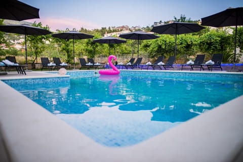 Swimming pool, Swimming pool