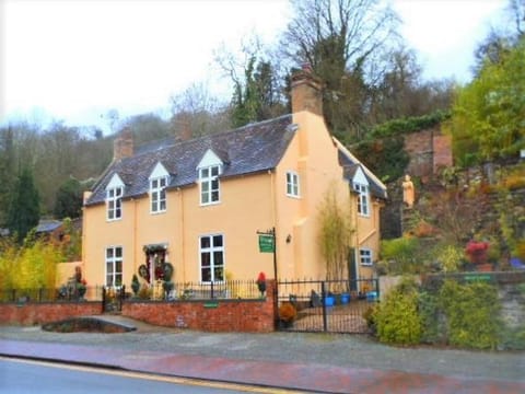 Riverside Bed & Breakfast Bed and Breakfast in Telford