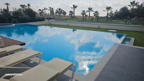 Day, Pool view, Swimming pool, sunbed