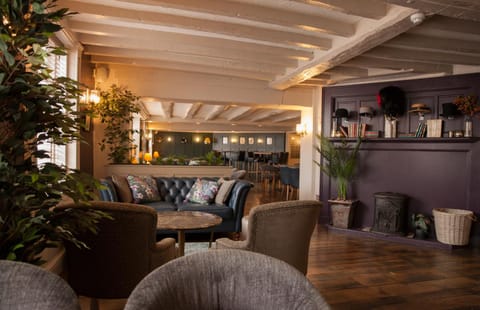 Restaurant/places to eat, Lounge or bar