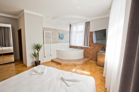 Living room, Bath