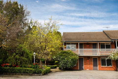 Property building, Day, Garden, Garden view