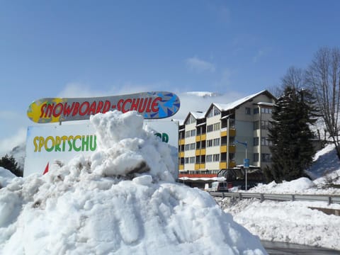 Facade/entrance