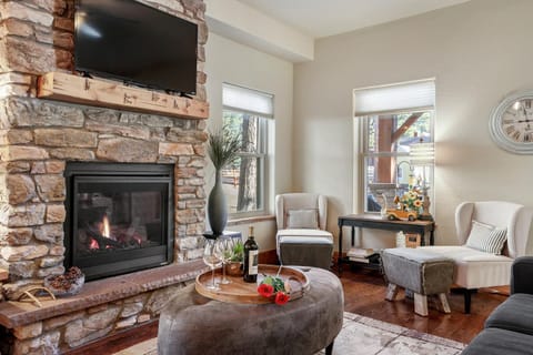 TV and multimedia, Living room, Seating area, Evening entertainment, flat iron