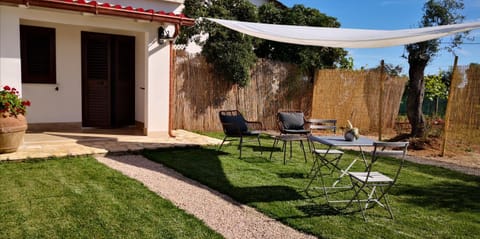 Patio, Facade/entrance, Garden