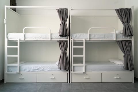 Bedroom, bunk bed, heating, locker, air conditioner
