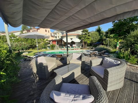 Patio, Swimming pool, Swimming pool