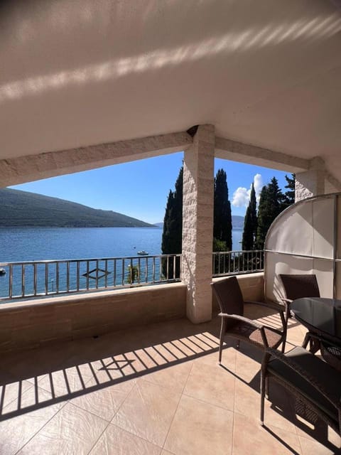 Day, View (from property/room), Balcony/Terrace, Seating area, Sea view