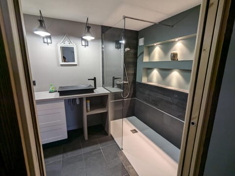 Chalet Petit Pierre Les Gets - Mountain Voyages Chalet in Les Gets