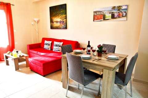 Coffee/tea facilities, Living room, Seating area