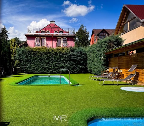 Property building, Garden, Garden view, Pool view, Swimming pool, sunbed