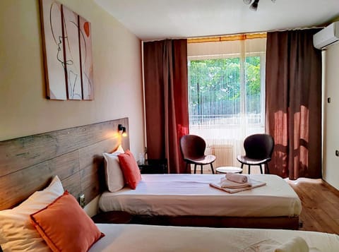 Toilet, Bed, Bathroom, TV and multimedia, Balcony/Terrace, Photo of the whole room, internet, towels, air conditioner