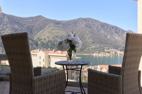 Nautica Studios With Outdoor Pool Bed and Breakfast in Dobrota