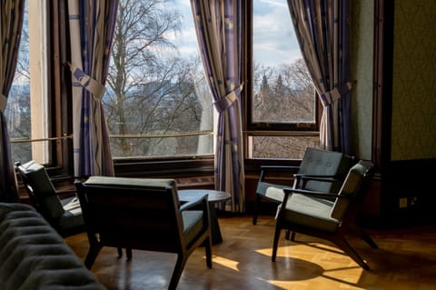 Communal lounge/ TV room, Living room, Seating area