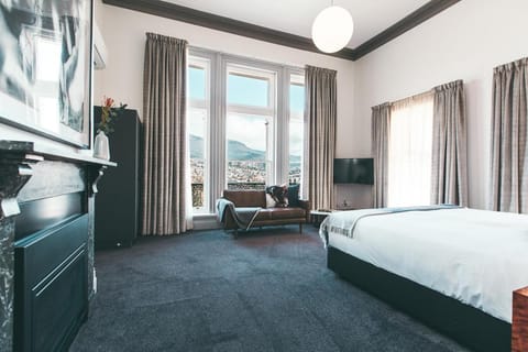 Bed, Natural landscape, Photo of the whole room, Bedroom, Mountain view
