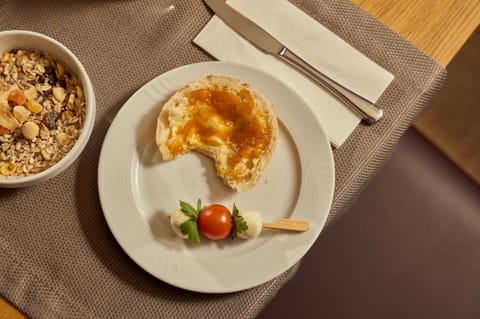 Food and drinks, Food, Breakfast, Continental breakfast