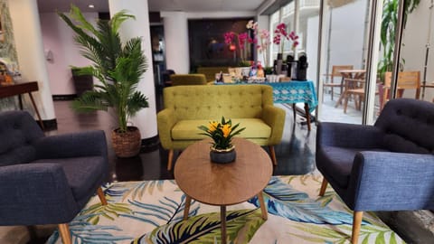 Coffee/tea facilities, Lobby or reception, Seating area