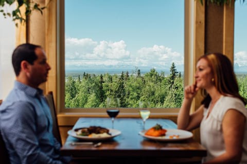 Restaurant/places to eat, People, Food and drinks, Dining area, Mountain view, Dinner