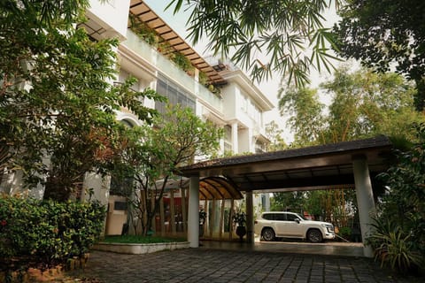 Property building, Facade/entrance