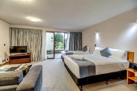 TV and multimedia, Photo of the whole room, Bedroom