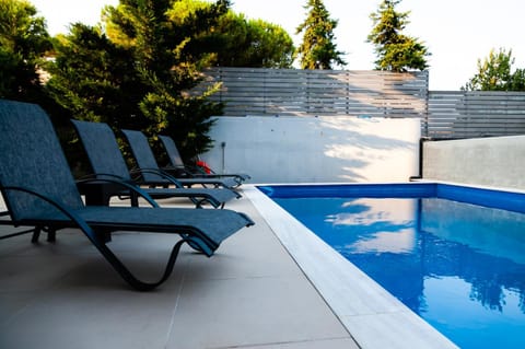 Swimming pool, Swimming pool
