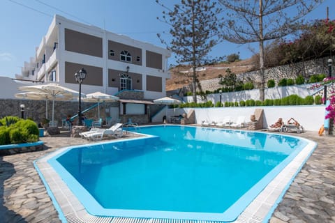 Property building, Swimming pool, Swimming pool
