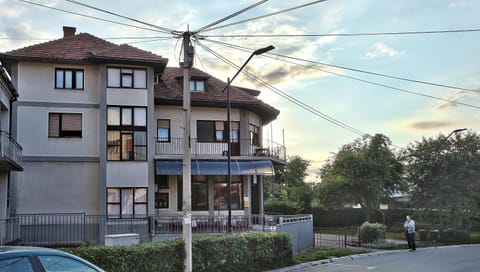 Property building, Location