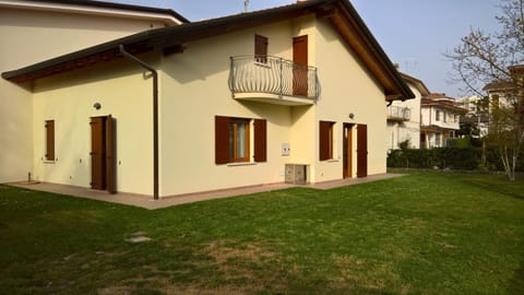 Facade/entrance, Garden, Garden view