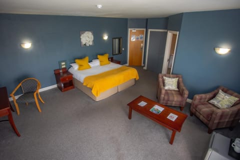 Bed, Photo of the whole room, Seating area, Bedroom