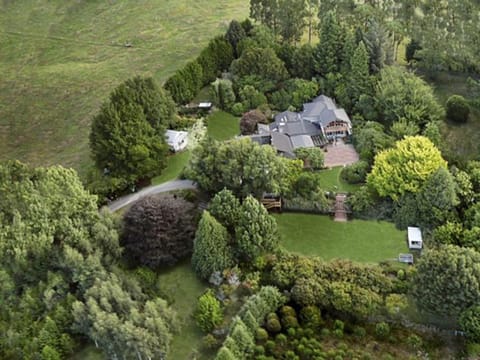 Property building, Spring, Day, Natural landscape, Bird's eye view, Winter, Summer, BBQ facilities, Garden, Balcony/Terrace, Banquet/Function facilities, Decorative detail, Autumn, On site, Garden view, young children, young children, older children, older children, group of guests, group of guests, Family, Family