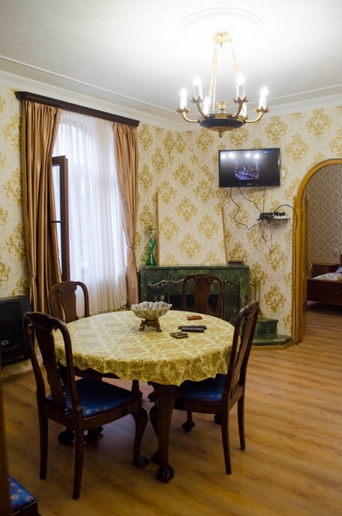 Living room, Other, Other, Photo of the whole room, Decorative detail, Decorative detail, Dining area
