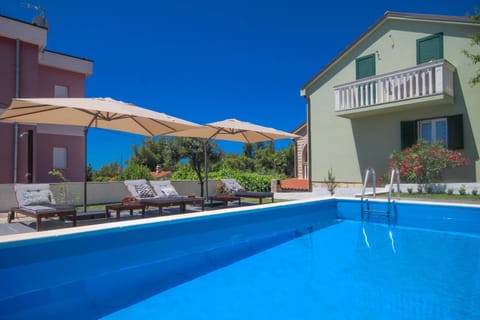 Garden, Swimming pool, sunbed