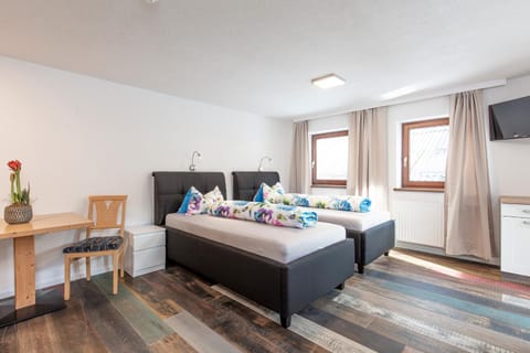 Bed, Photo of the whole room, Seating area, Bedroom