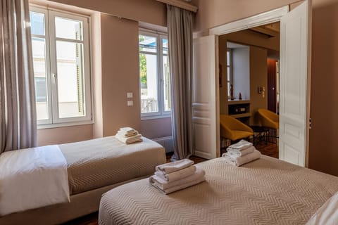 The Hadrian Wall - A Historic Acropolis Villa House in Plaka