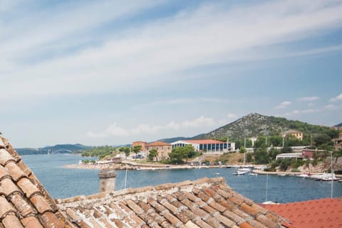 Neighbourhood, Natural landscape, Hiking, City view, Mountain view, Sea view, Street view