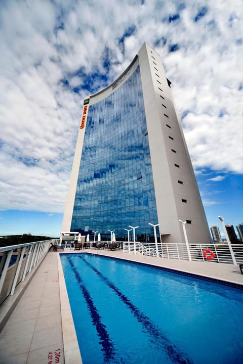 Facade/entrance, Swimming pool